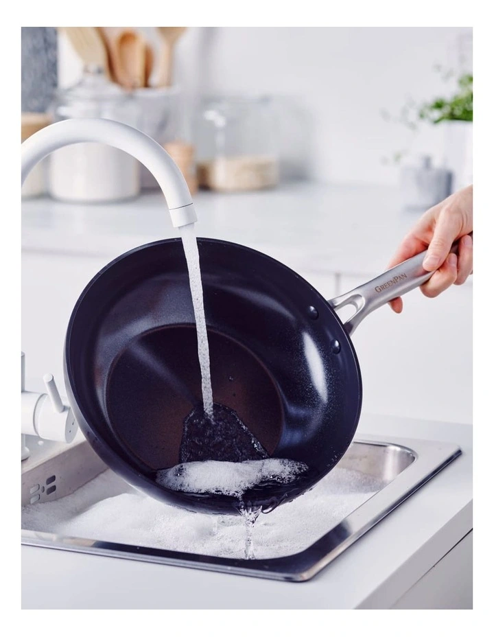 Omega Frypan 28cm in Black image 5