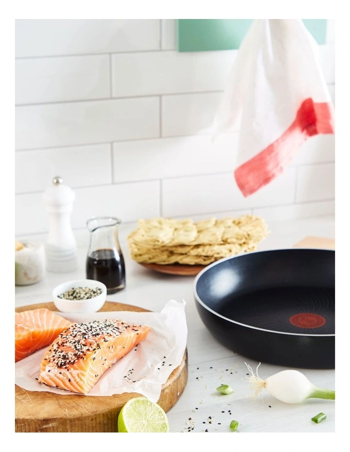 Generous Cook Induction Non-Stick Frypan 24cm in Black image 4