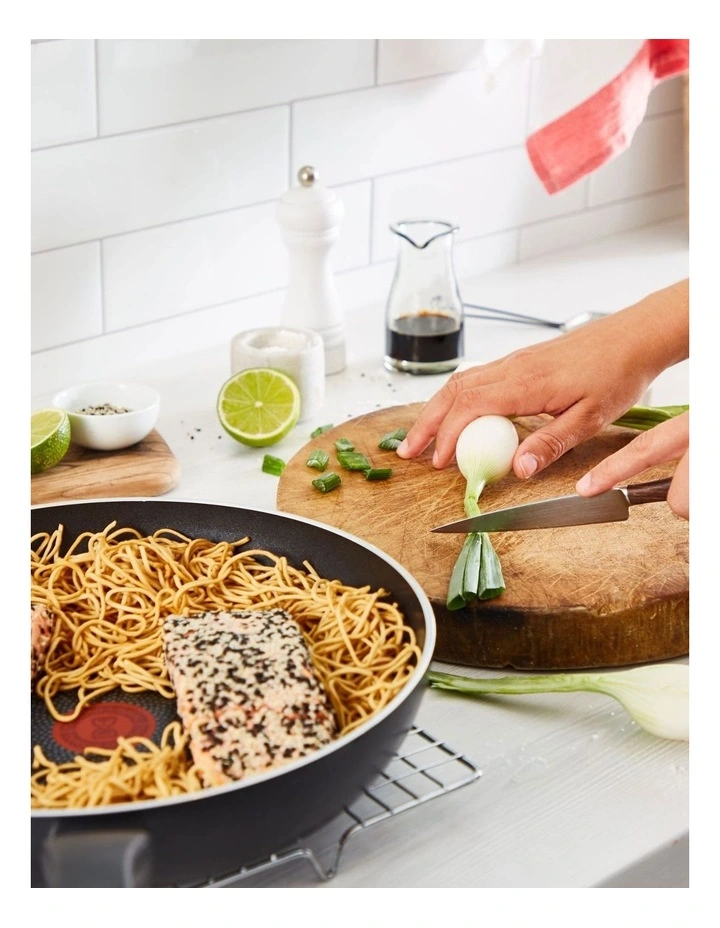 Generous Cook Induction Non-Stick Frypan 24cm in Black image 5