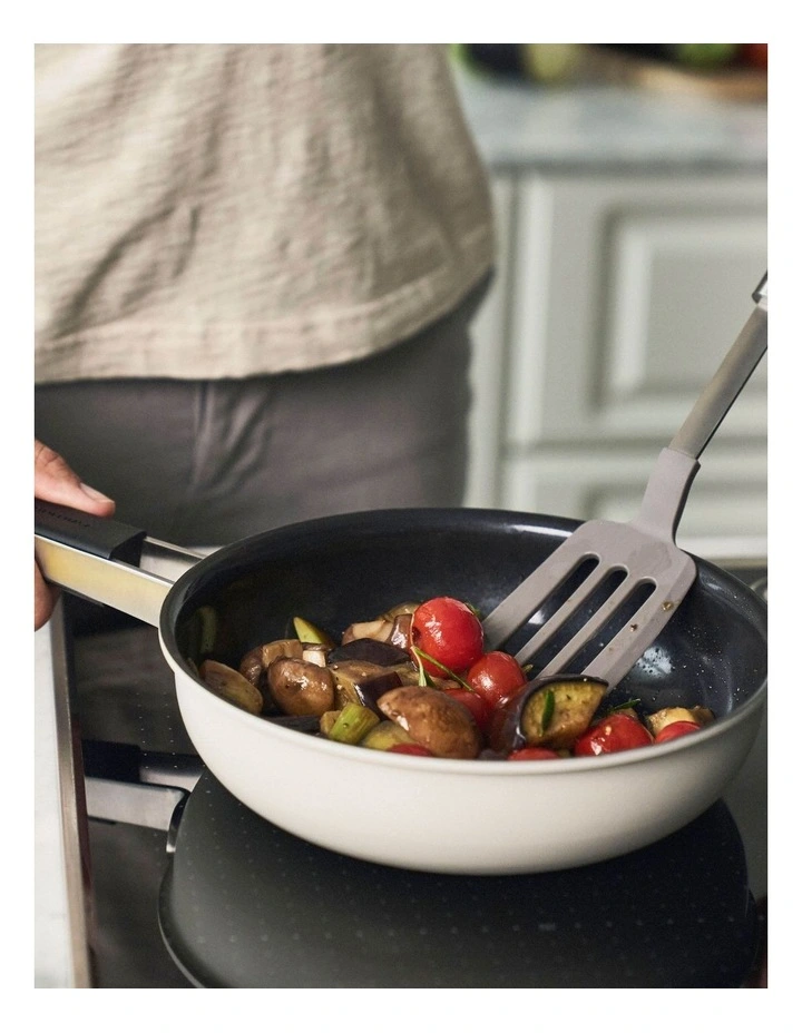 Pure Ceramic Frypan 20cm in Ivory image 2