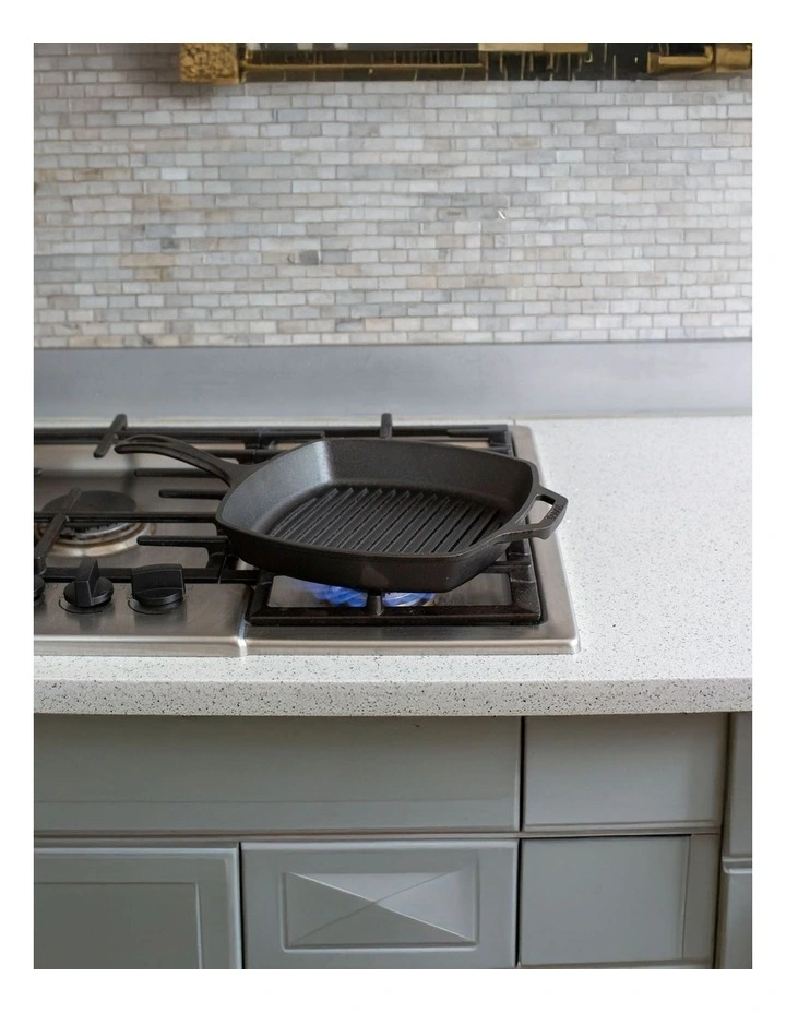 Square Cast Iron Grill Pan With Helper Handle 26cm in Black image 4