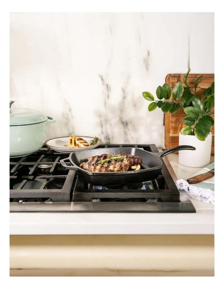 Square Cast Iron Grill Pan With Helper Handle 26cm in Black image 5