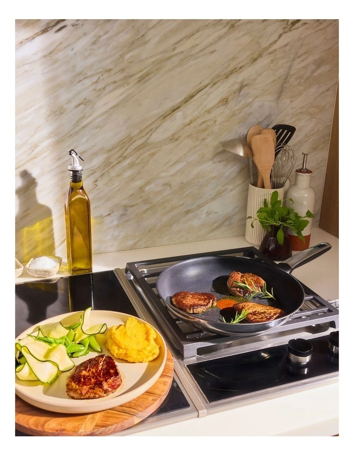 Emotion Flavors Induction Oil Concentrating Non-Stick Frypan 28cm in Silver image 6