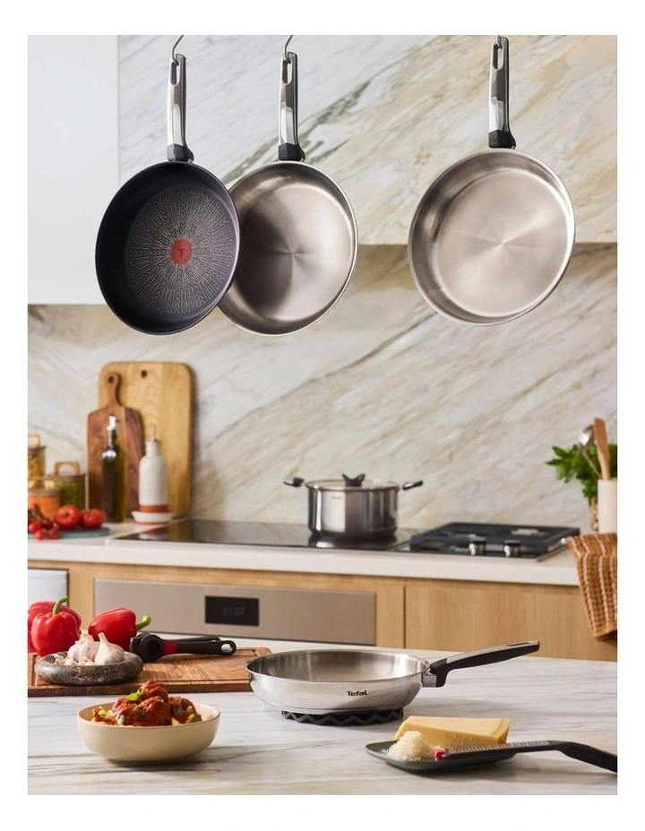 Space Emotion Induction Non-Stick Shallowpan With Lid 26cm in Silver image 6