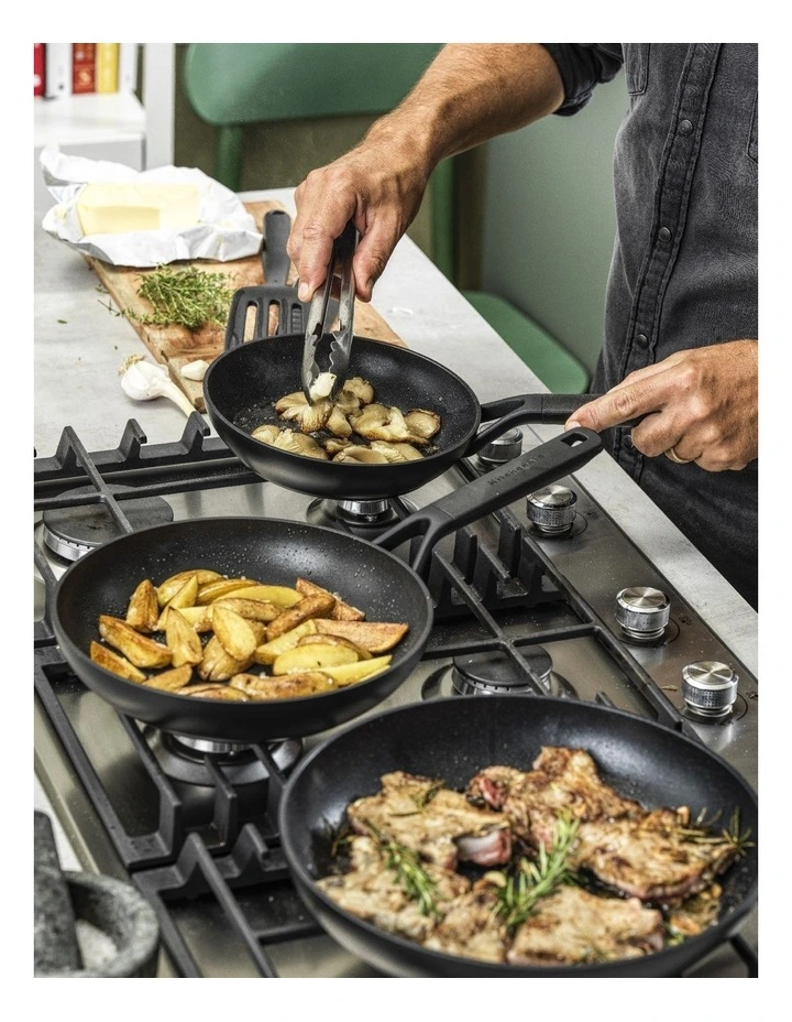 Classic Forged Aluminium Open 20cm Frypan in Black image 2