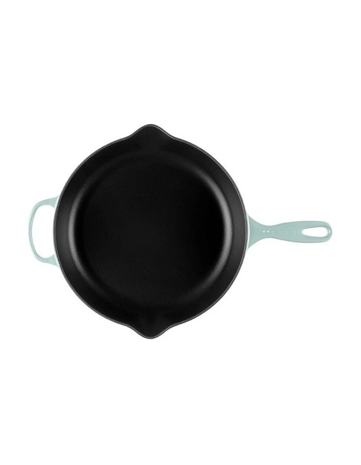 Signature Round Skillet 26cm in Sea Salt image 4