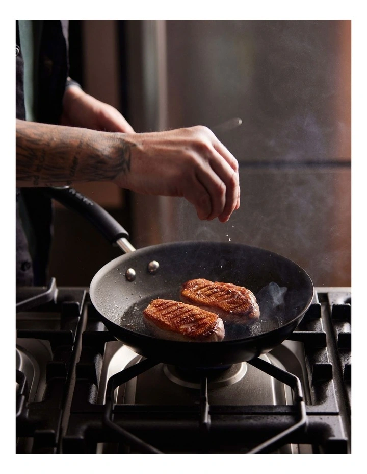 Total Nonstick Induction Open Skillet 25cm in Black image 2