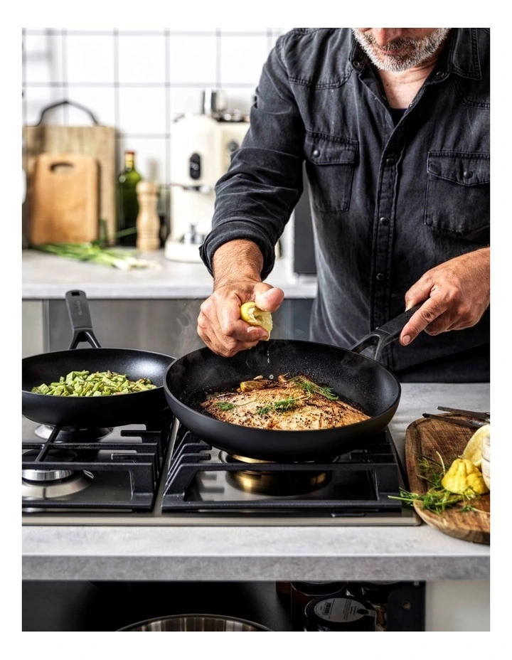 Classic Forged Aluminium Frypan Set 20/28Cm in Black image 5