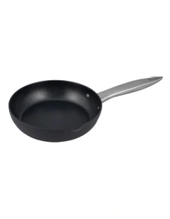 Ultimate Pro Frying Pan with spout 20cm in Black