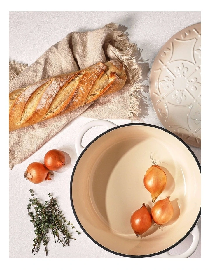 Fleur de Lis Casserole with Lid 26cm 5.0L in Cream image 4