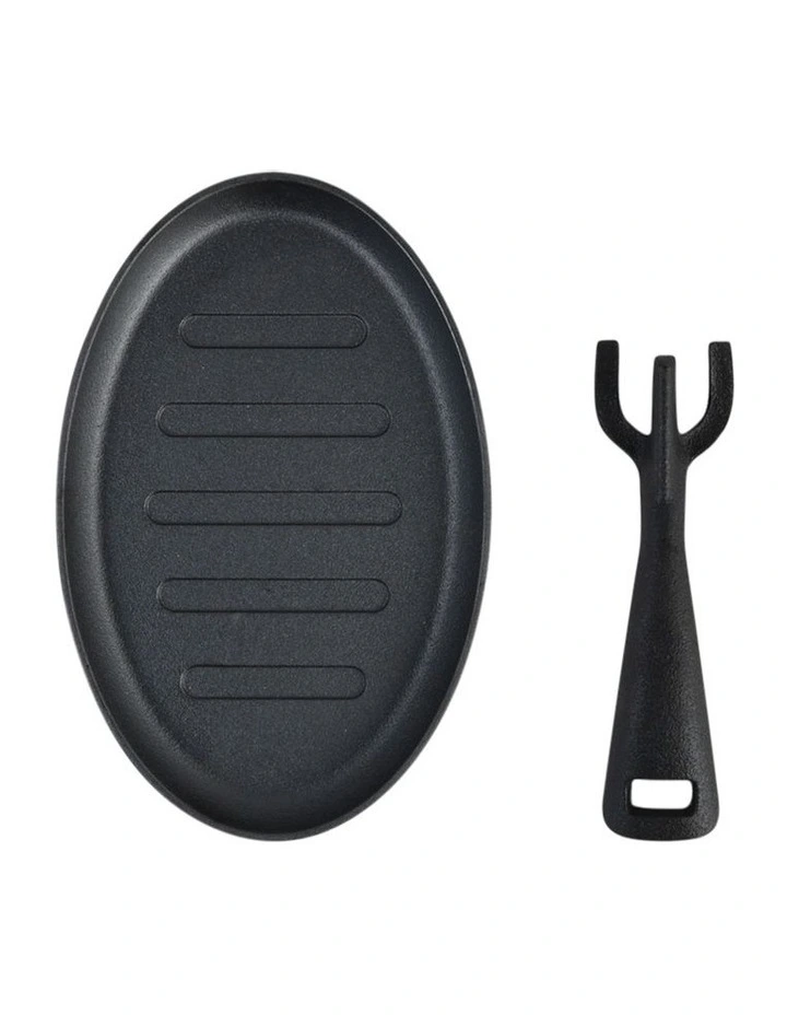 Pre Seasoned SizzlPlate w/Wood Black image 3