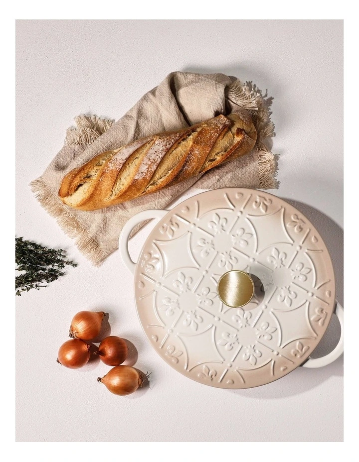 Fleur de Lis Saut Pan with Lid 28cm 5.0L in Cream image 2