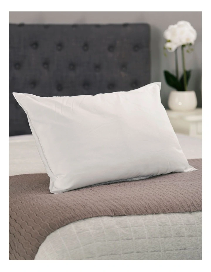 Quilt & Pillow Bed Pack in White image 3