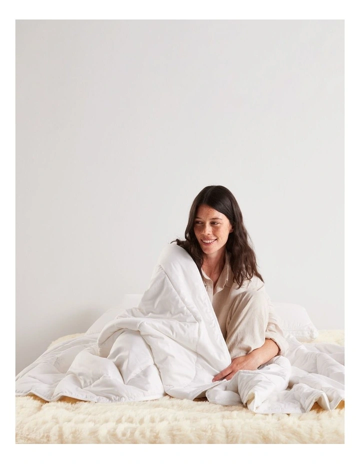 Cool Australian Wool Cotton Quilt in White image 2