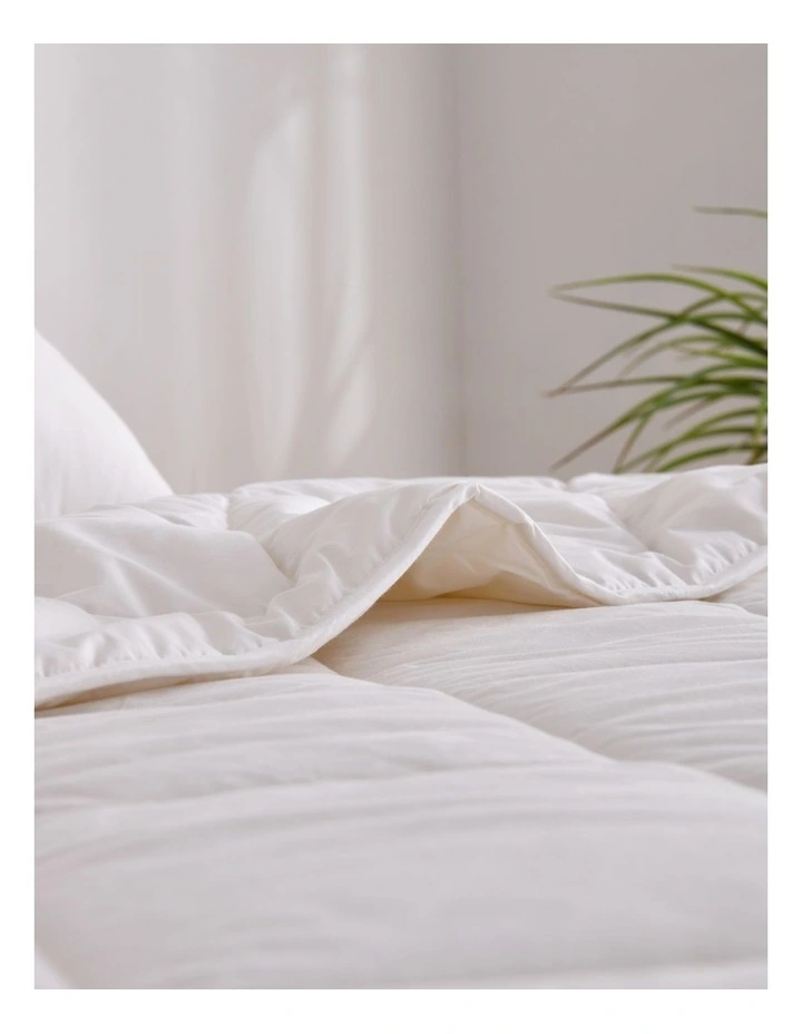 Summer Weight Wool Quilt in White image 2