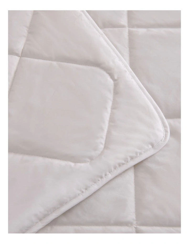 Summer Weight Wool Quilt in White image 3