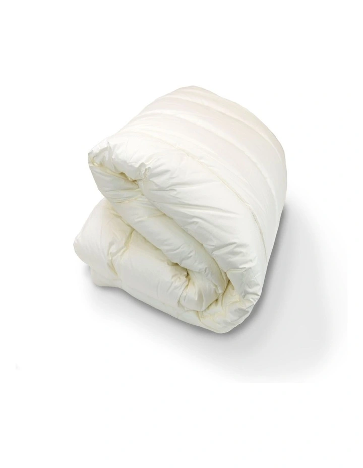 Luxury Bamboo & Wool Quilt in White image 3