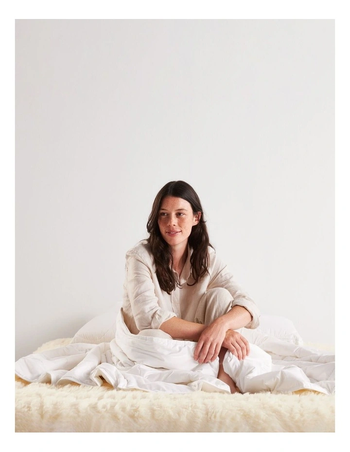 Super Cool Australian Wool Cotton Quilt in White image 2