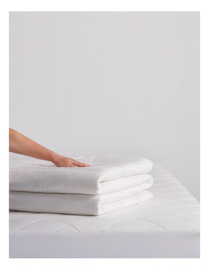 Super Cool Australian Wool Cotton Quilt in White image 3