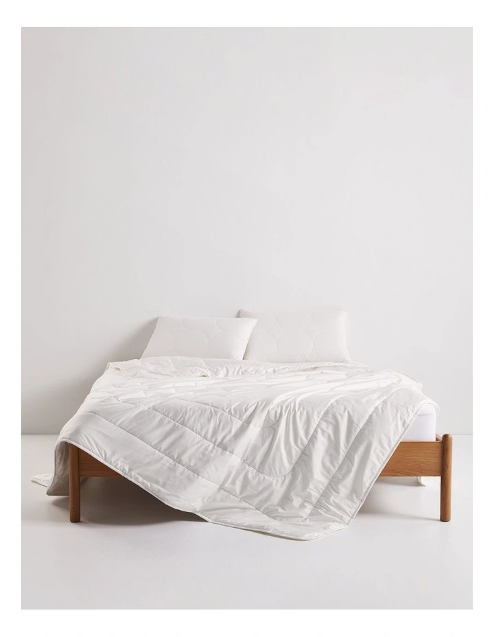 Super Cool Australian Wool Cotton Quilt in White image 4