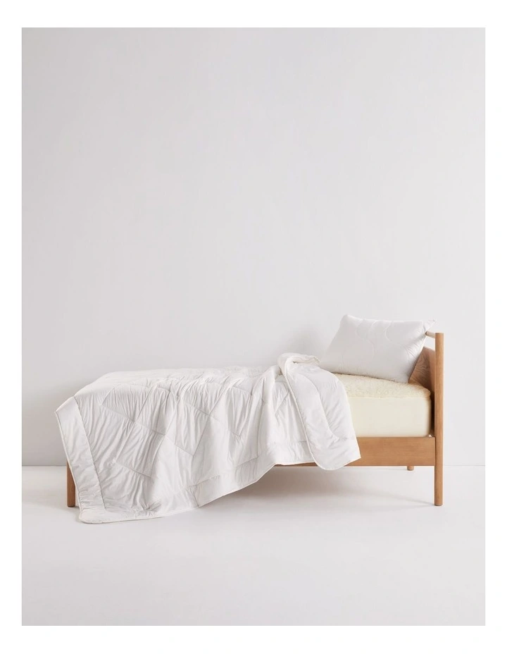 Sleep Calm Everyday Wool Quilt in White image 3