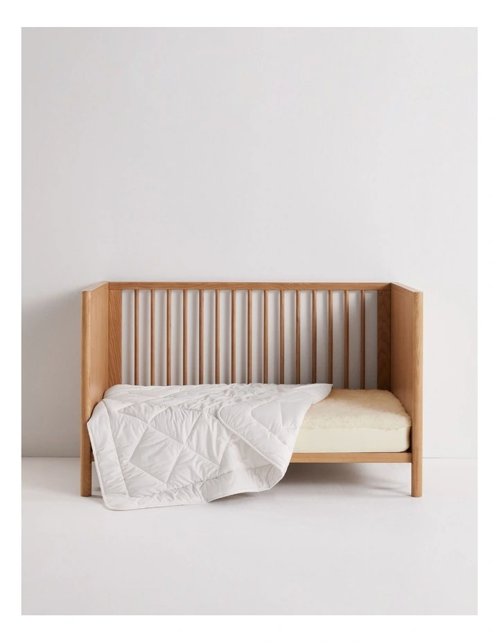 Baby Wool Quilt Cot in White image 2