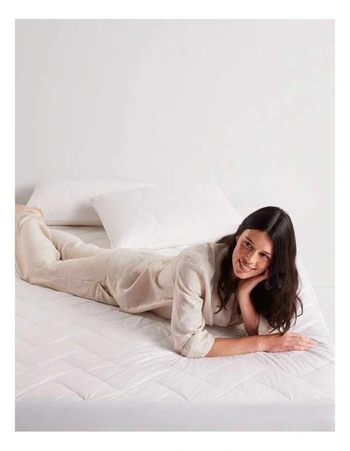 Sleep Cool Wool/Cotton Mattress Protector in White image 2