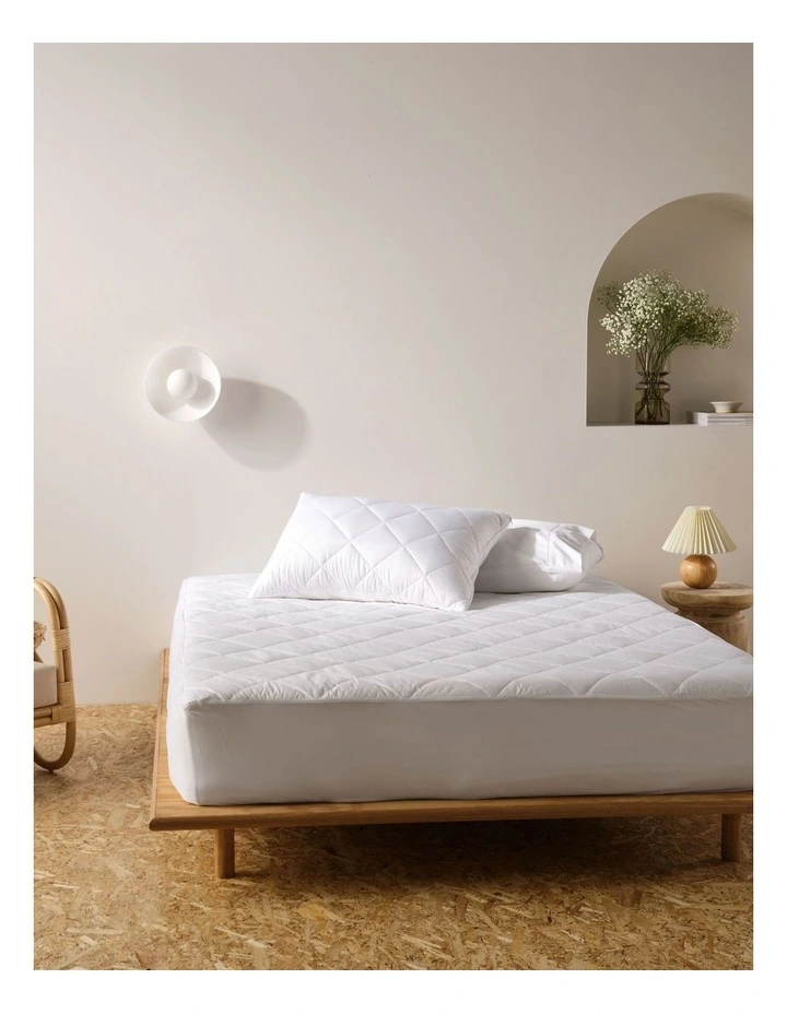 Bamboo Quilted Mattress Protector in White image 1