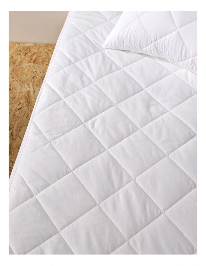 Bamboo Quilted Mattress Protector in White image 3