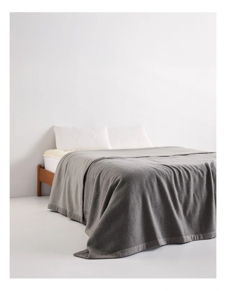 Henley Australian Merino Luxury Wool Blanket in Grey image 3