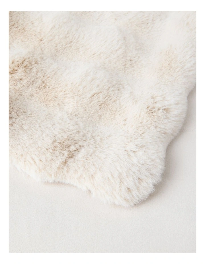 Evelyn Faux Fur Blanket in Champagne image 2
