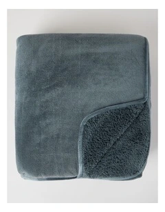 Reversible Sherpa Blanket in Charcoal
