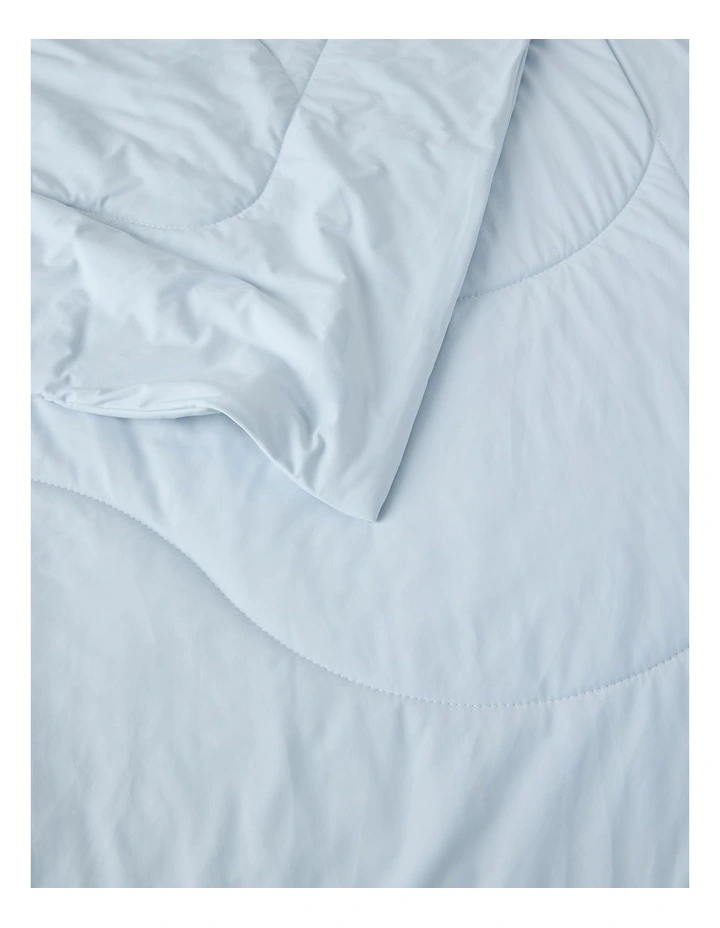 Cooling Blanket in Blue image 3
