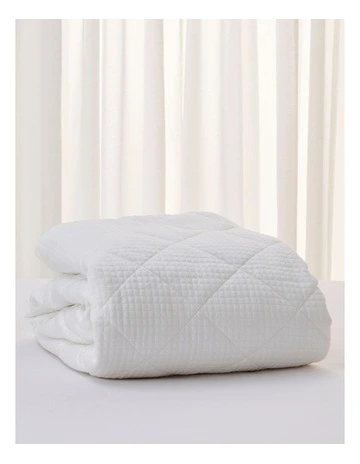 Cooling Mattress Protector in White