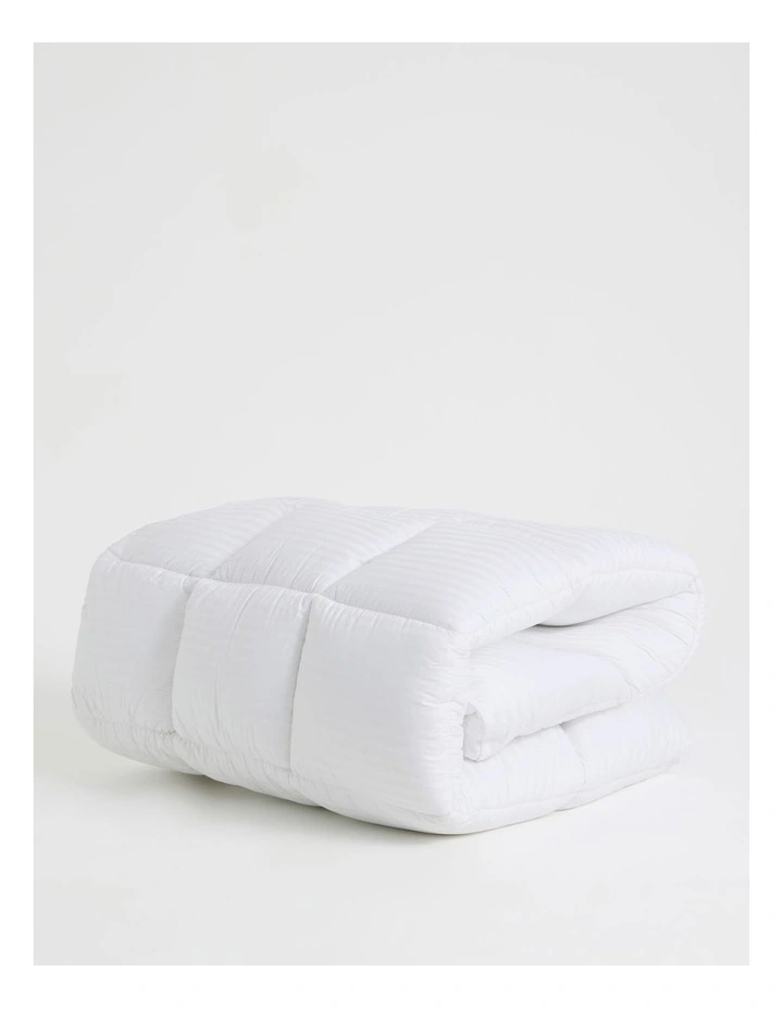 Hotel Collection Topper Queen Size in White image 3