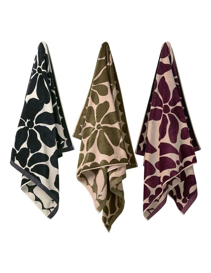 Palma Petal Australian Cotton Beach Towel in Mulberry/Shell image 5
