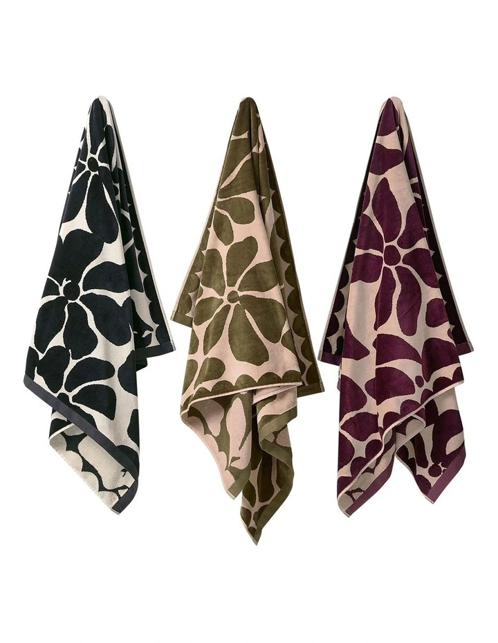 Palma Petal Australian Cotton Beach Towel in Caper/Shell image 4