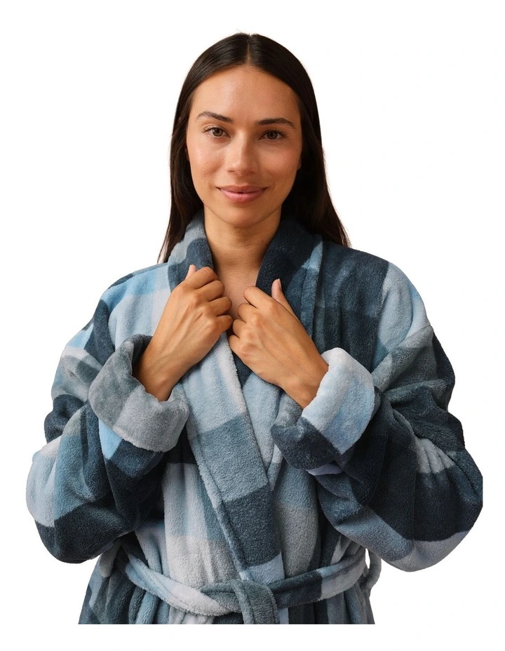 Plush Alec Robe in Navy image 3