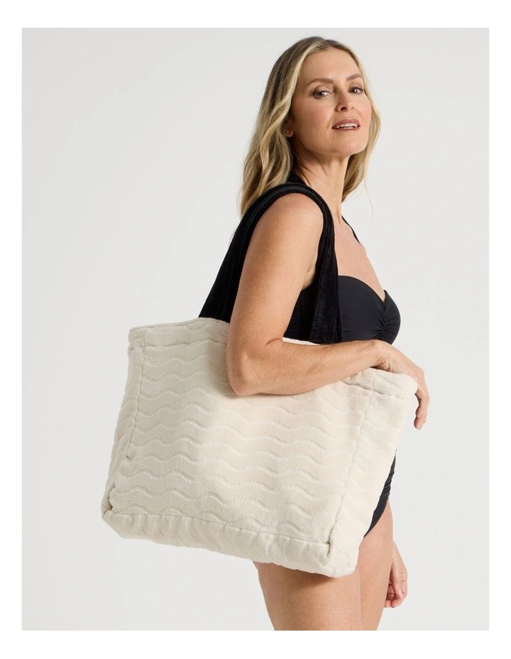 Wave Beach Bag in Cream image 2