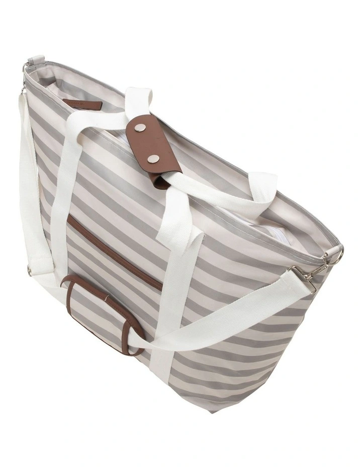Beach Tote in Green image 5