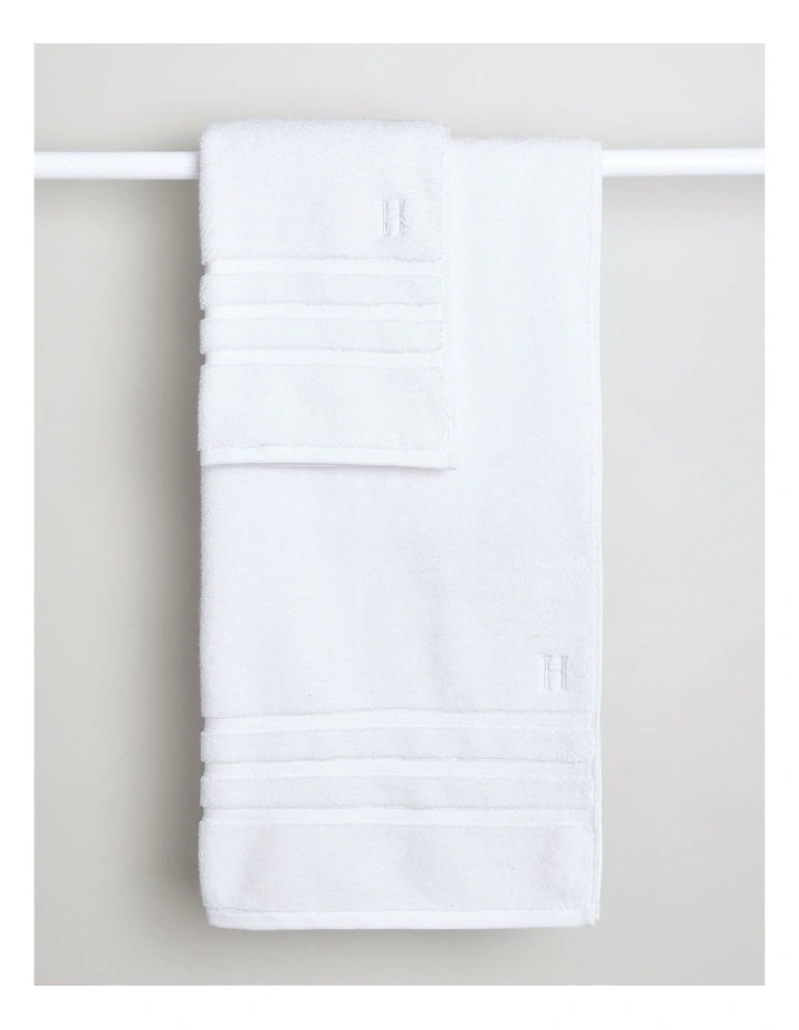 Super Plush Cotton Towels in White image 3