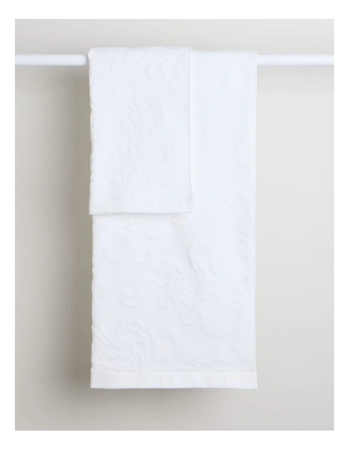 Margot Jacquard Towel Set in White image 4