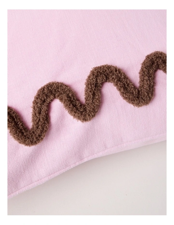 Vue Wavy Cushion in Pink image 2