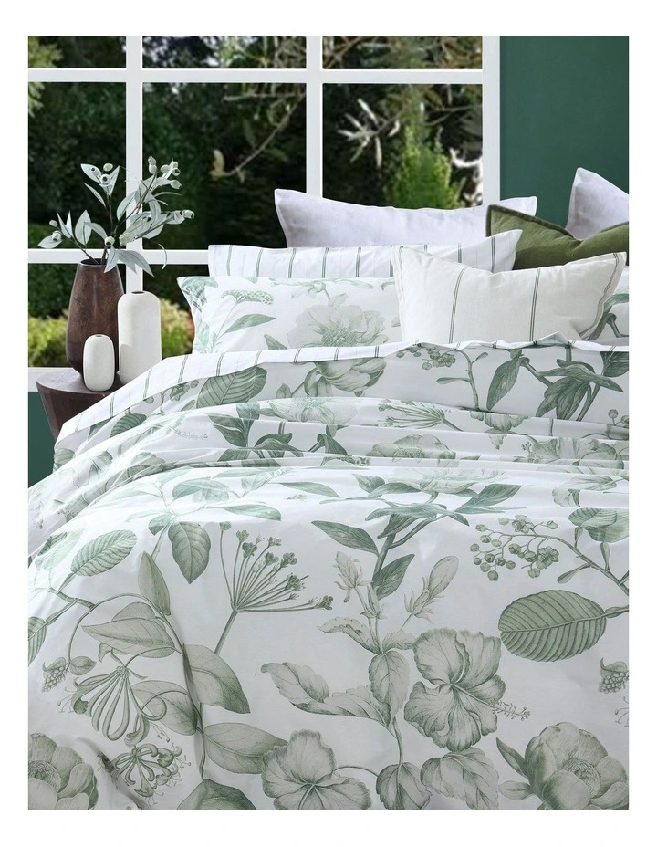 Pure Botanical Quilt Cover Set in Leaf image 2