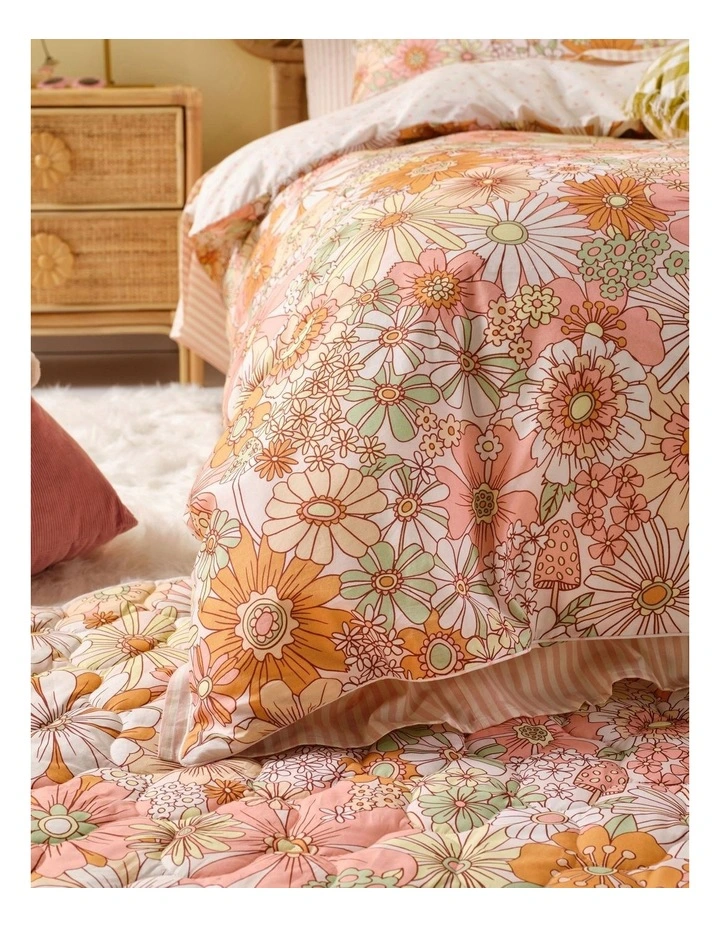 Flower Power Quilt Cover Set in Multi image 3