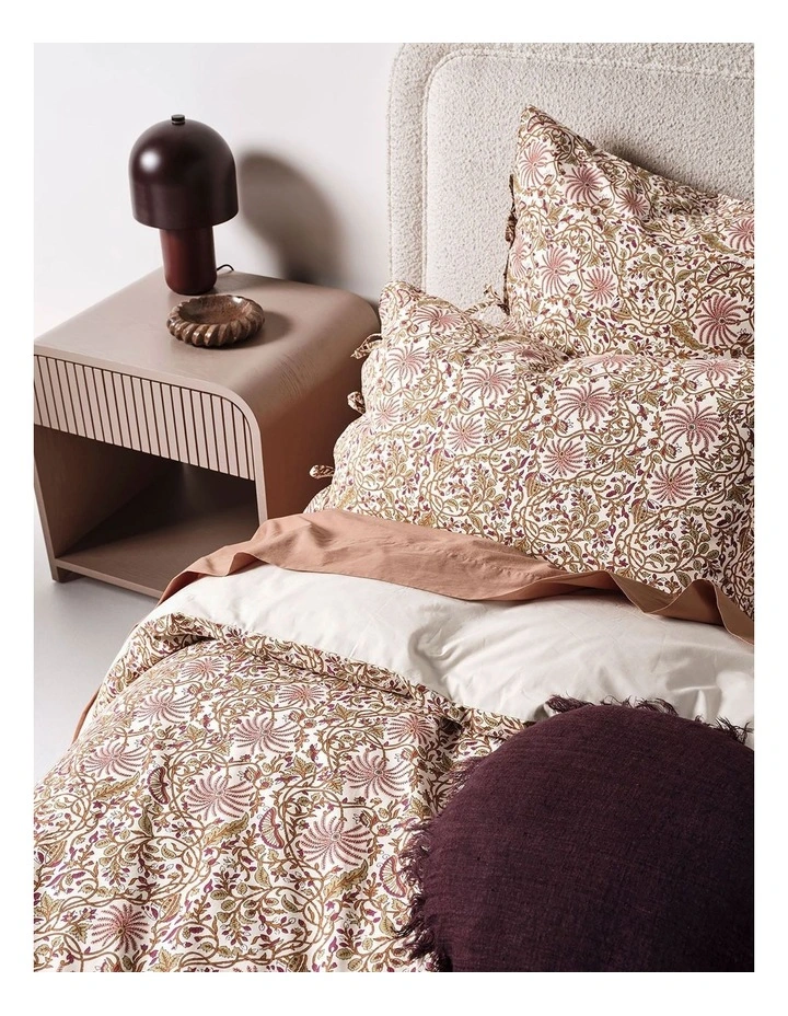 Oasis Quilt Cover in Mulberry image 2