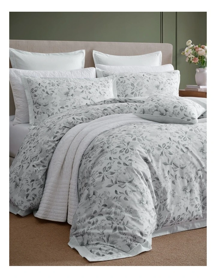 Elin Quilt Cover Set in Cilantro image 2