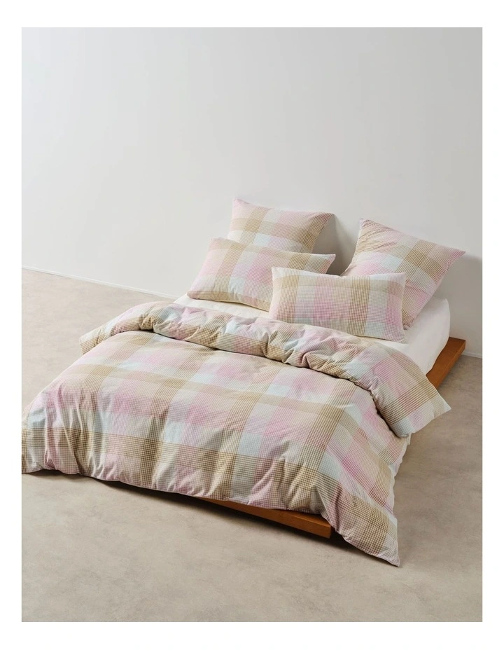 Bloomfield Quilt Cover Set in Pink image 1