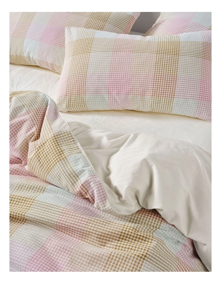 Bloomfield Quilt Cover Set in Pink image 4