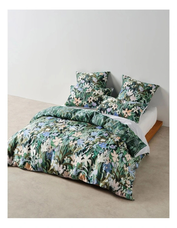 Aubrey Quilt Cover Set in Multi image 1